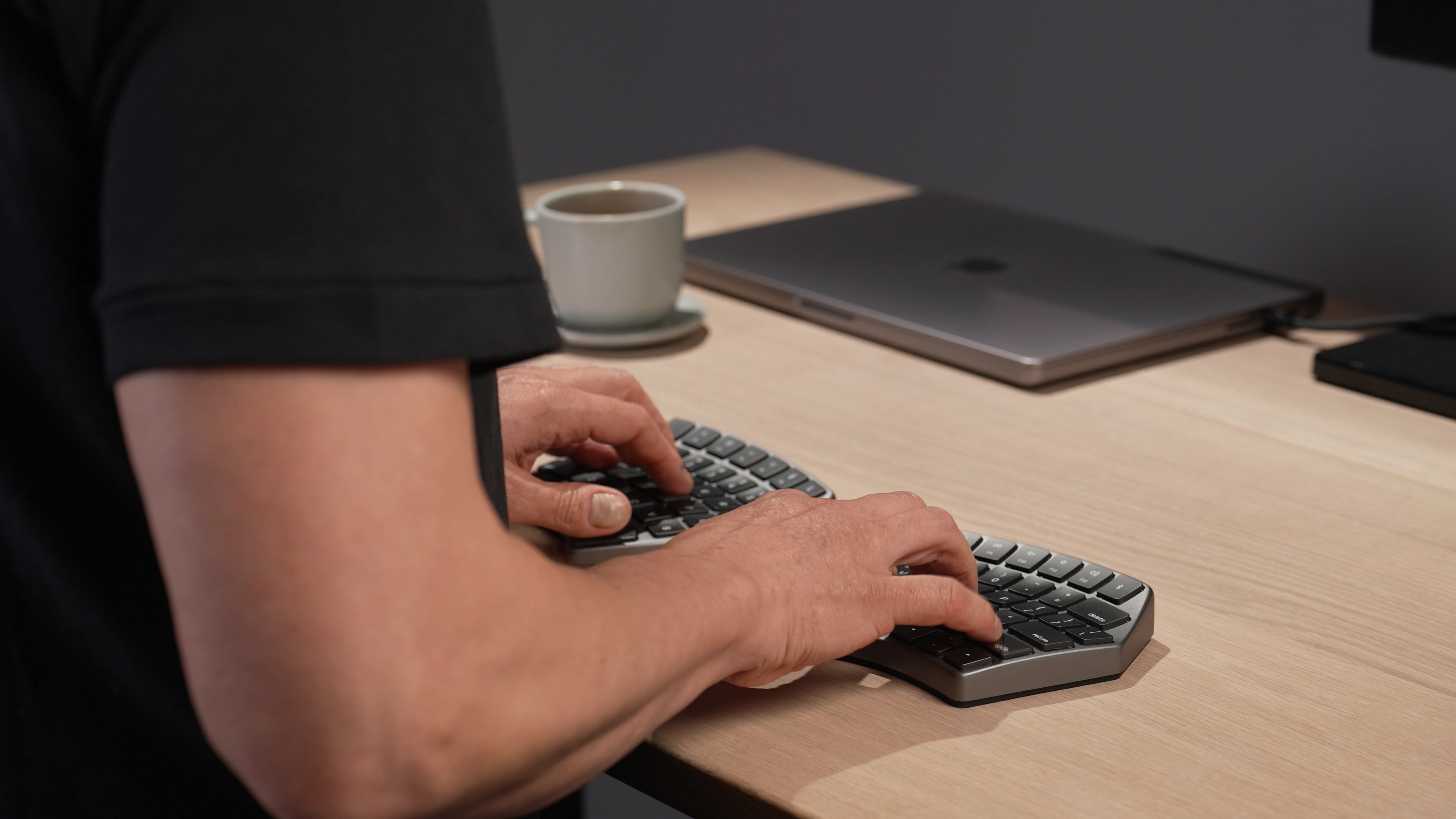 NUIO Flow split ergonomic keyboard for Mac in Space Gray